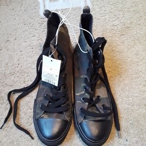 NWT Size 6 Camo Print Mossimo Sneaker